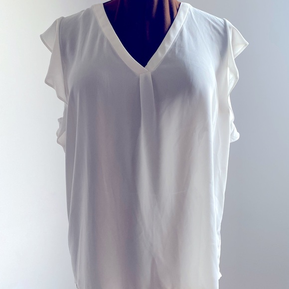 🤍PHILOSOPHY🤍 White frilly sleeveless blouse in XL. Like new condition. - Picture 3 of 8